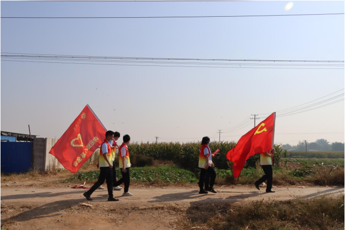 向陽(yáng)集團(tuán)愛心慰問團(tuán)隊(duì)